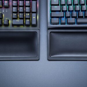 Razer Ergonomic Cooling Gel-Infused Wrist Rest For Full-sized Keyboards - Image 6